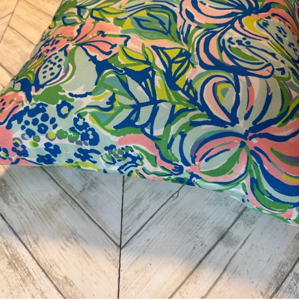 Lilly Pulitzer Pillow Feline Good Beach Floral Throw 15” x 15” Tropical - Picture 6 of 10